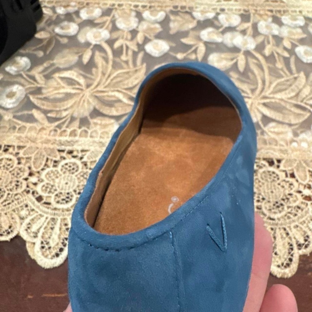 Vionic Willa II Woman's Leather Flats in Dark Teal / Ocean‎ Pacific Blue Suede - Picture 6 of 7